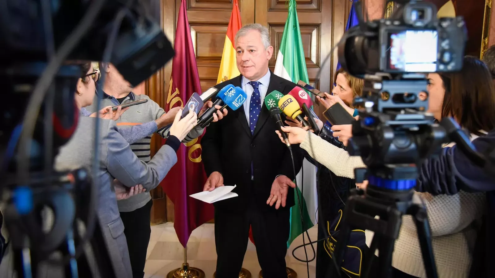 El alcalde de Sevilla anuncia un principio de acuerdo con los sindicatos de la Policía Local